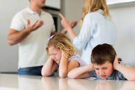 دعواهای والدین چه آسیبی به شخصیت کودک می‌زند؟