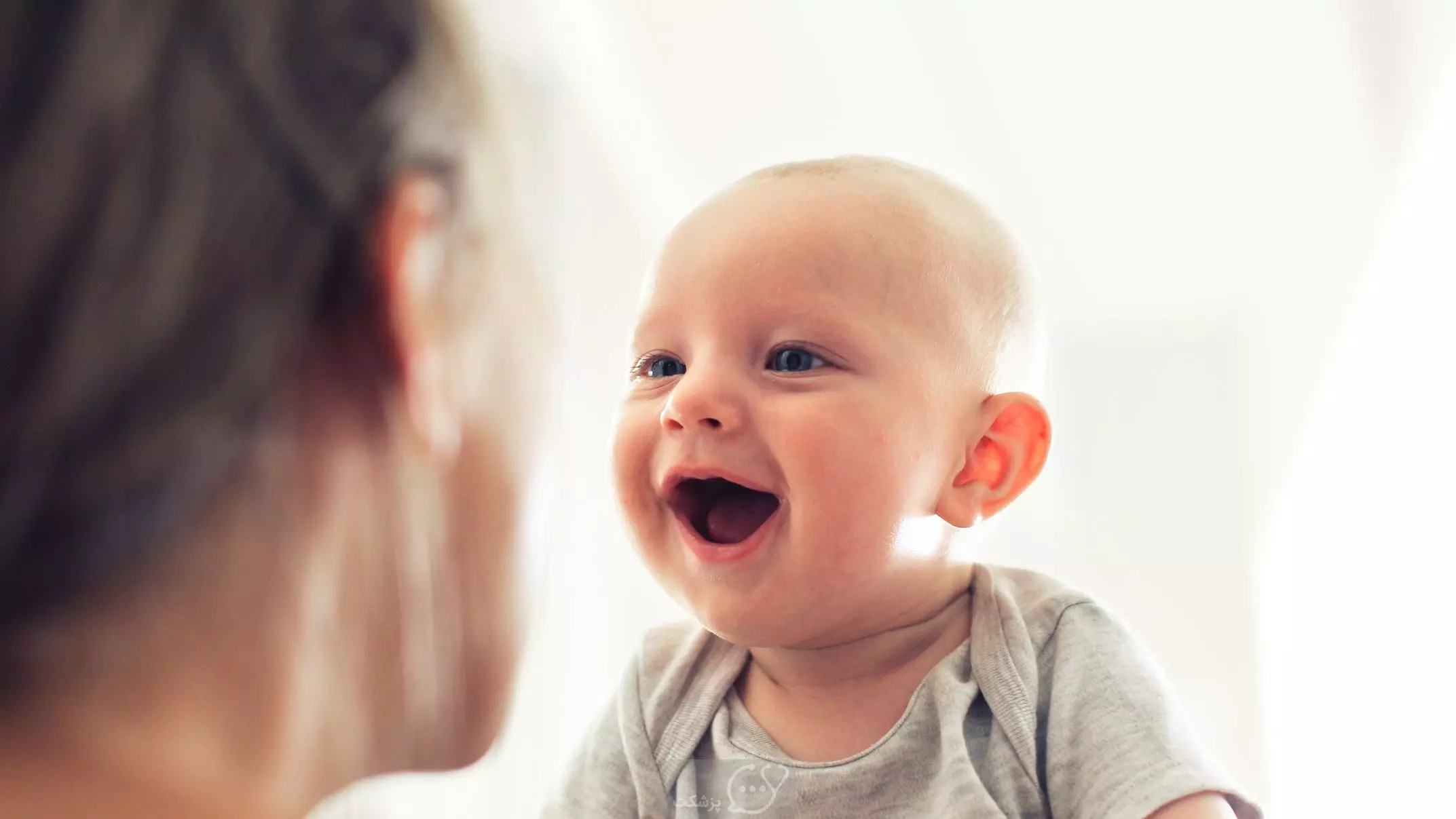 نوزاد خندون