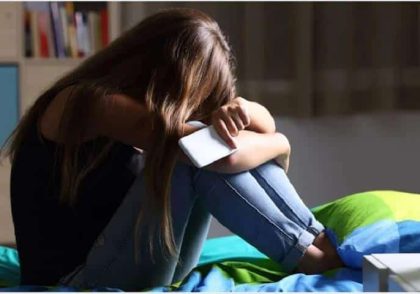 دختر-نوجوان-افسرده