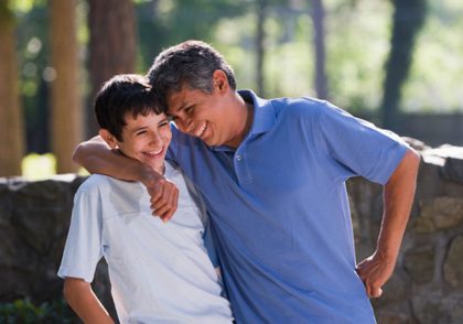 ارتباط-صمیمانه-والدین-با-فرزند-نوجوان