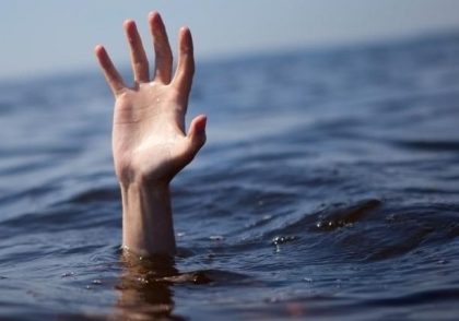 آدمی آروم آروم غرق میشه